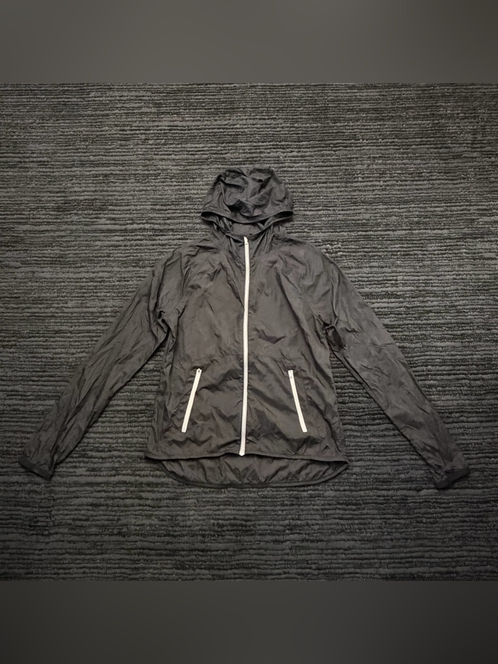 Athleta zip up windbreaker with zip front pockets